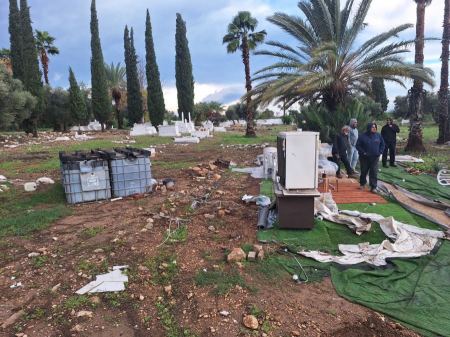 "الوفاء والإصلاح": "ندين الاعتداء الشُّرَطي الهمجي على مقبرة القسّام"